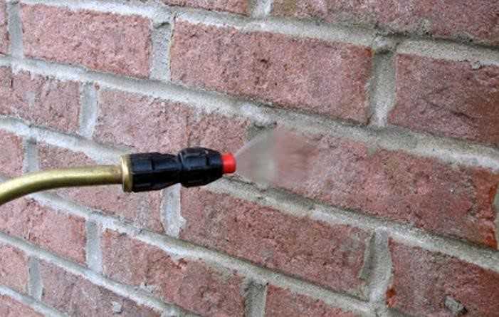 روش‌های تمیز کردن آجر نسوز بدون آسیب