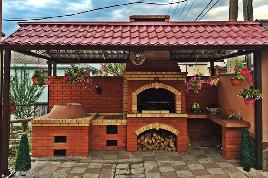 طراحی باربیکیو شومینه‌ ای دوکاره با آجر نسوز