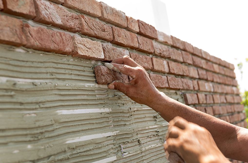 روش‌ های جلوگیری از ریزش آجر نسوز در اجرای نما